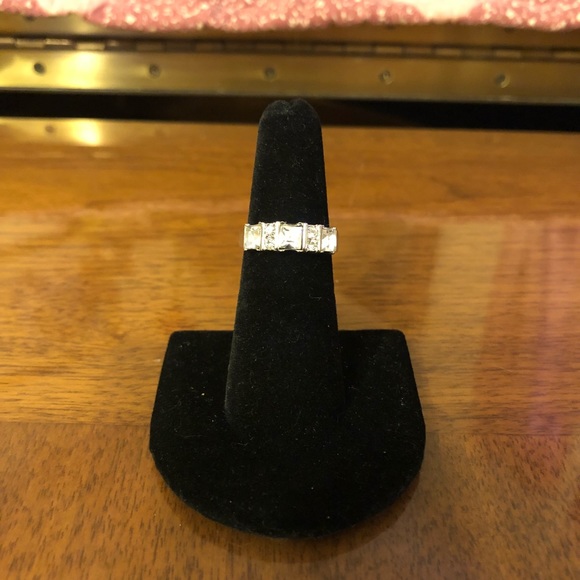 Women’s size 6 silver ring with CZ stones - Picture 1 of 3